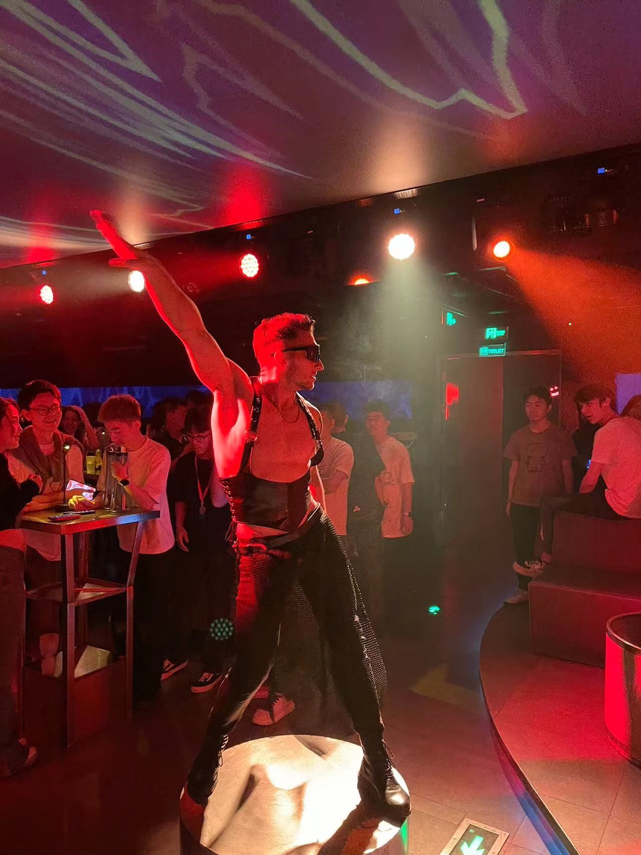 成都商务ktv详解商务ktv啥意思-彭州市ktv预定